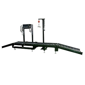 CZDG-A型電子稱重食用油灌裝機在生產中案例